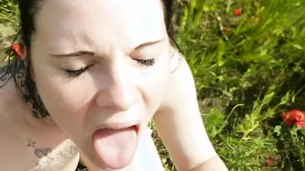Tattooed girl gets a facial after outdoor blowjob