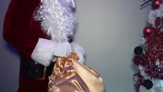 thought she was gets presents ended up gets Santa Penis