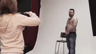 Female photographer fucks with her male model at casting