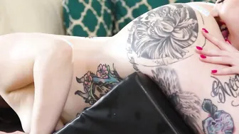 Busty babe loves tribbing with masseuse