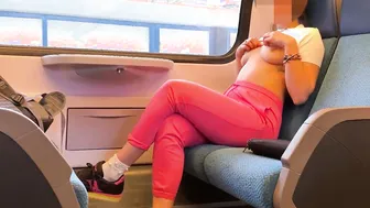 MASTURBO AN UNKNOWN BY TRAIN INSIDE FRONT OF EVERYONE
