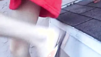 BrookeSkye went to the rooftop and rubbing her pussy