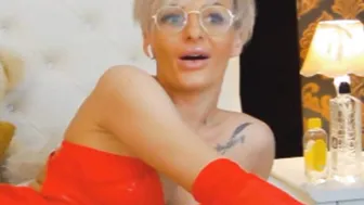 Slim Short Hair Babe Gone Wild With Her Fuck Machine