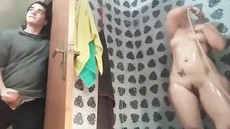 Stepsister nude into WC catch me masturbating and gives me a bj