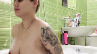 Real Hottie huge tits pregnanty 18 yo Beauty booty take a tub