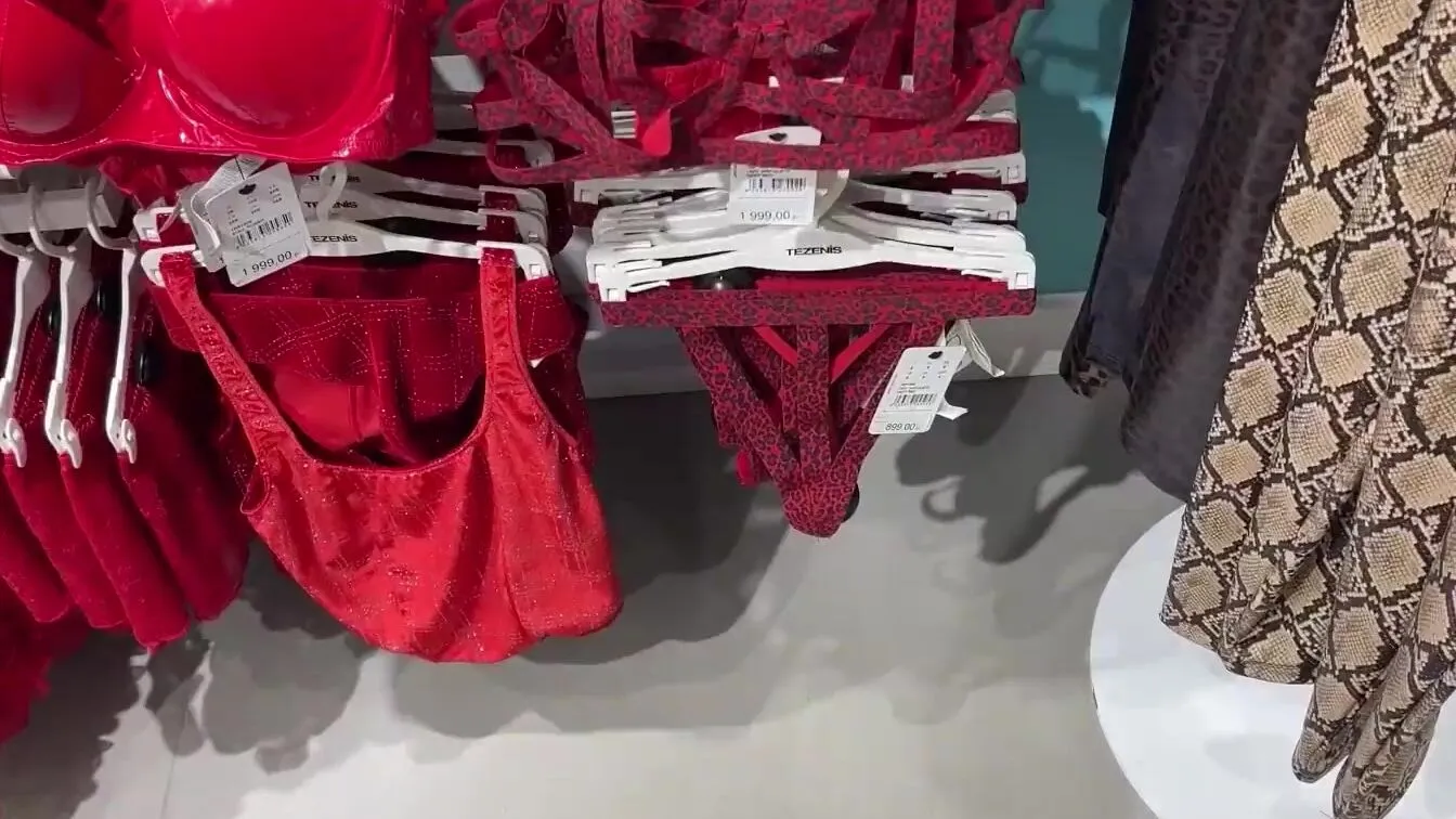 Fitting lingerie and masturbation into the store 4kPorn.XXX