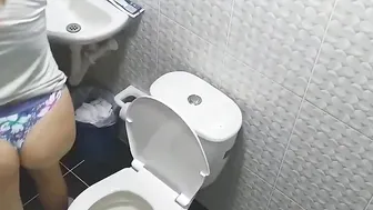 My sisterinlaw walks in the restroom when she wakes up and doesnt realize Im spying on her. I finally get to view her great booty and now I want to