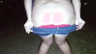 Huge butt pee risky at night outside