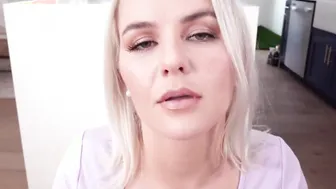 MomFucksMe - Fit Mom With Bubble Booty Bends Over The Kitchen Counter And Getting Her Vagina Fingers