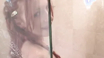 Cute Laura shower rubbing Pussy Horny