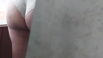 ESPIANDO A MI MADRASTRA CAMBIANDOSE DE ROPA