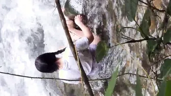 Beauty women into the river shows me her hooters and give me a head