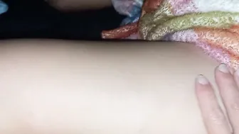 Film stunning morboso y escandaloso.Mi ti0 ingresa a mi habitación cuando papá y mamá no están me comienza a tocar y me siento incomoda. Final inesperado míralo antes de que