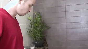 Madlin Moon Stops Her Bath to Take Her UK BFs Cock