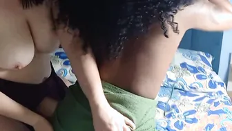 Realizei a fantasia naughty do meu namorado me pegando com outra mulher na frente dele. E ainda gravou toda a putaria. -Richards Oliver-