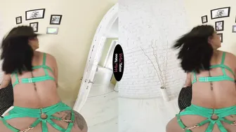 Chica Bomb