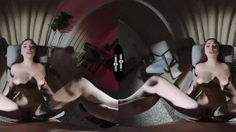 Customer-Service Goddess Gives You The Best Experience Ever