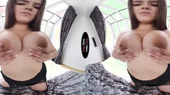 VR Babe Of The Day