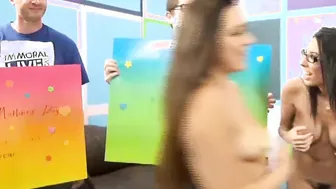 FUCKED A FAN – Archer Wins Sex w 4 PAWG Pornstars on Mother’s Day