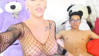 Ladyboy With Nice Skin Suck Cock