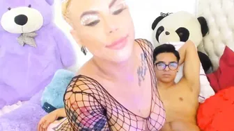 Ladyboy With Nice Skin Suck Cock