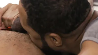 Hunky Jaxx Maxim plows Zario Travezzs muscular ass