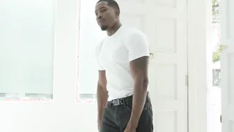 BLACK4K. Stunner seduces ebony handyman while her husband is at work