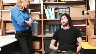 Thie has to fuck MILF LP officer roughly