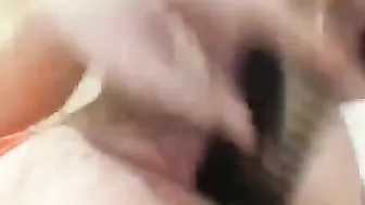 Haylie Rae Pleasures herself with a comb