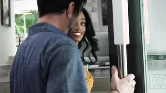 Black Beauty Babe Lacy London's Pizza Delivery Guy Gets More Than He Ordered