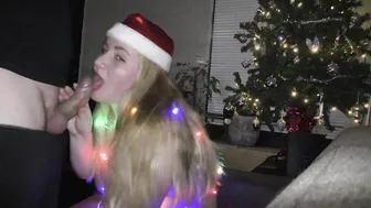 Meliss the little Christmas Hoe wants more Snow on her Face