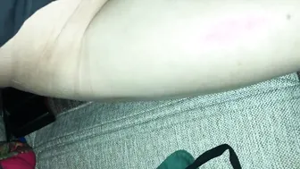 约个熟女到天桥下车震，把熟女搞的一直喊疼！