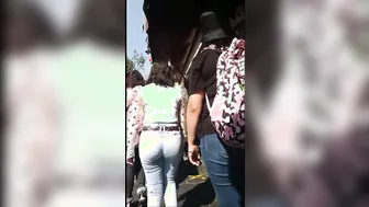Preciosa 18 con nalgas redondas en jeans super butt VPL