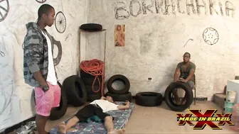 Mechanic slept at work and won the boss’s wife’s booty - Carol Dias - Fabio