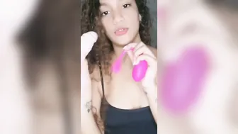 Teen cam girl masturbating using dildos