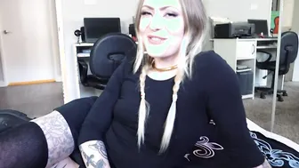 Hot Girls Welcome