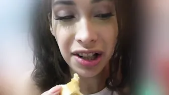 Cashing Out Her Cooch