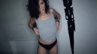 Busted porn video – Breaking And Entering Her Pussy