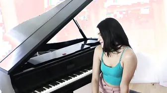 Tune My Pussy Like A Piano