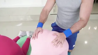Massive ass Virgo Peridot deepthroats in yoga threeway
