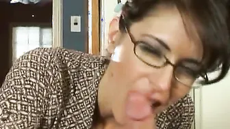 Getting Pounded porn video – Milf stepmom with huge butt getting pounded inside the kitchen