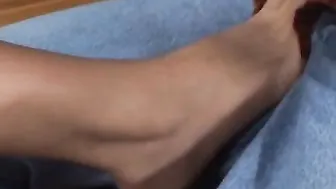 19 Yo dark haired blows his penis professionally