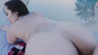 Curvaceous Alycia Starr sucks cock before poolside plow