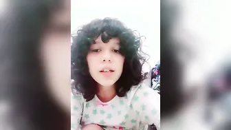 Teen cam girl twerking and shows her body