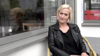 Kinky Tina beim Baecker abgeschleppt