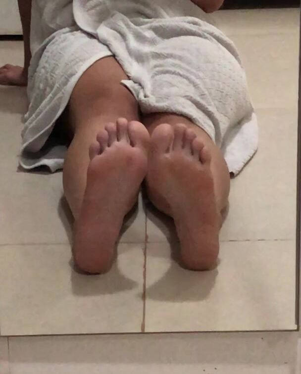Hot body girl foot fetish