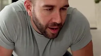 Its not that Ashley Lane doesnt trust her bf Will Pounder. She just happens to find his phone when its