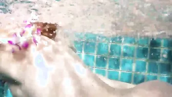 Twins Underwater 3some