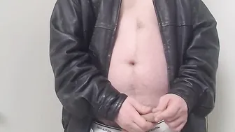 Straight dude in a leather jacket wanks off and cum blasts