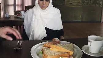 Cock riding Muslim beauty gives her pussy to earn cash